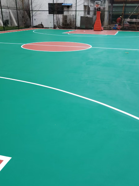 富文镇 球场长期使用易出现地面开裂